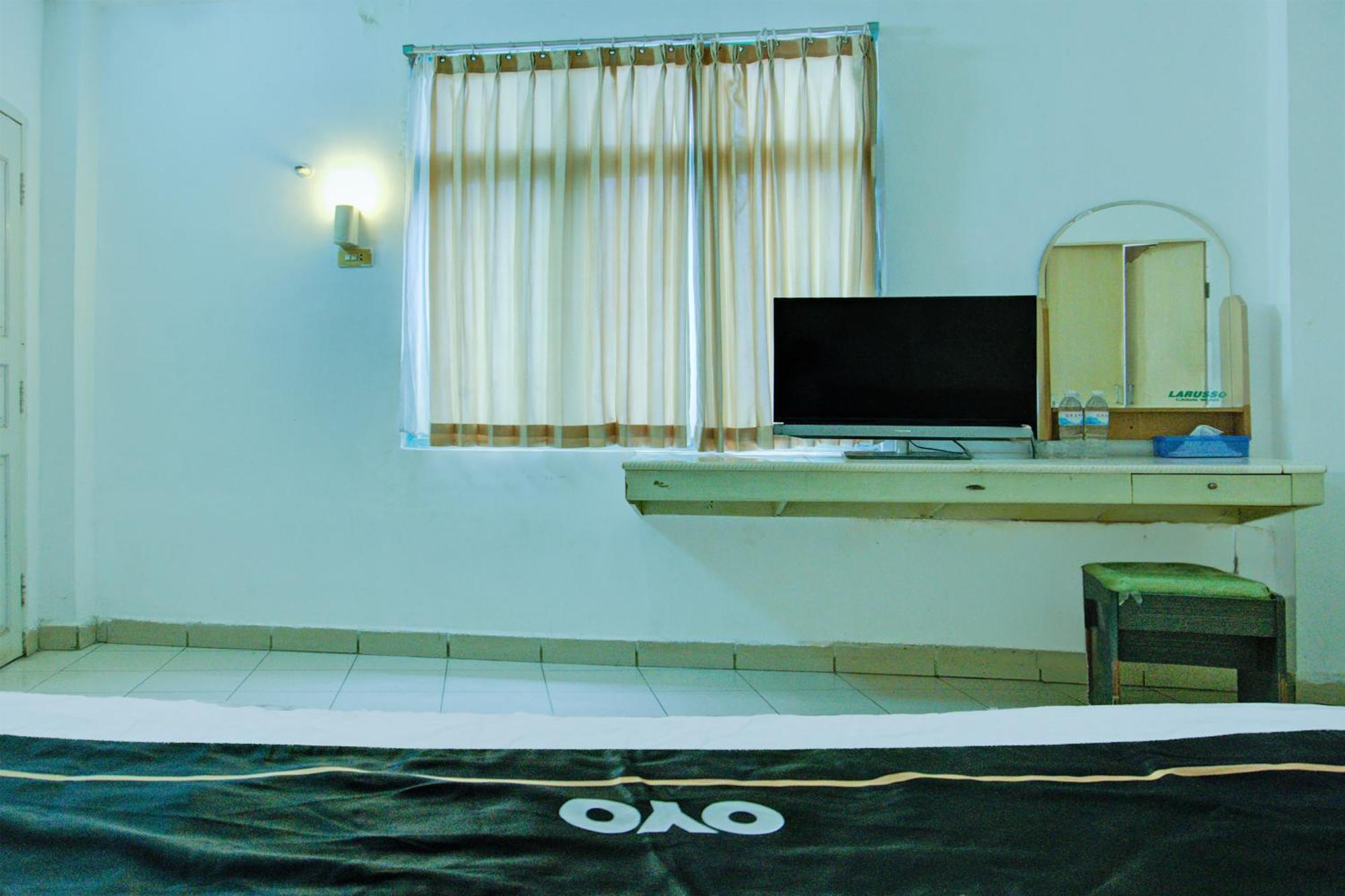 Townhouse Oak Palembang Near Jembatan Ampera Formerly Azzura Hotel Exterior photo