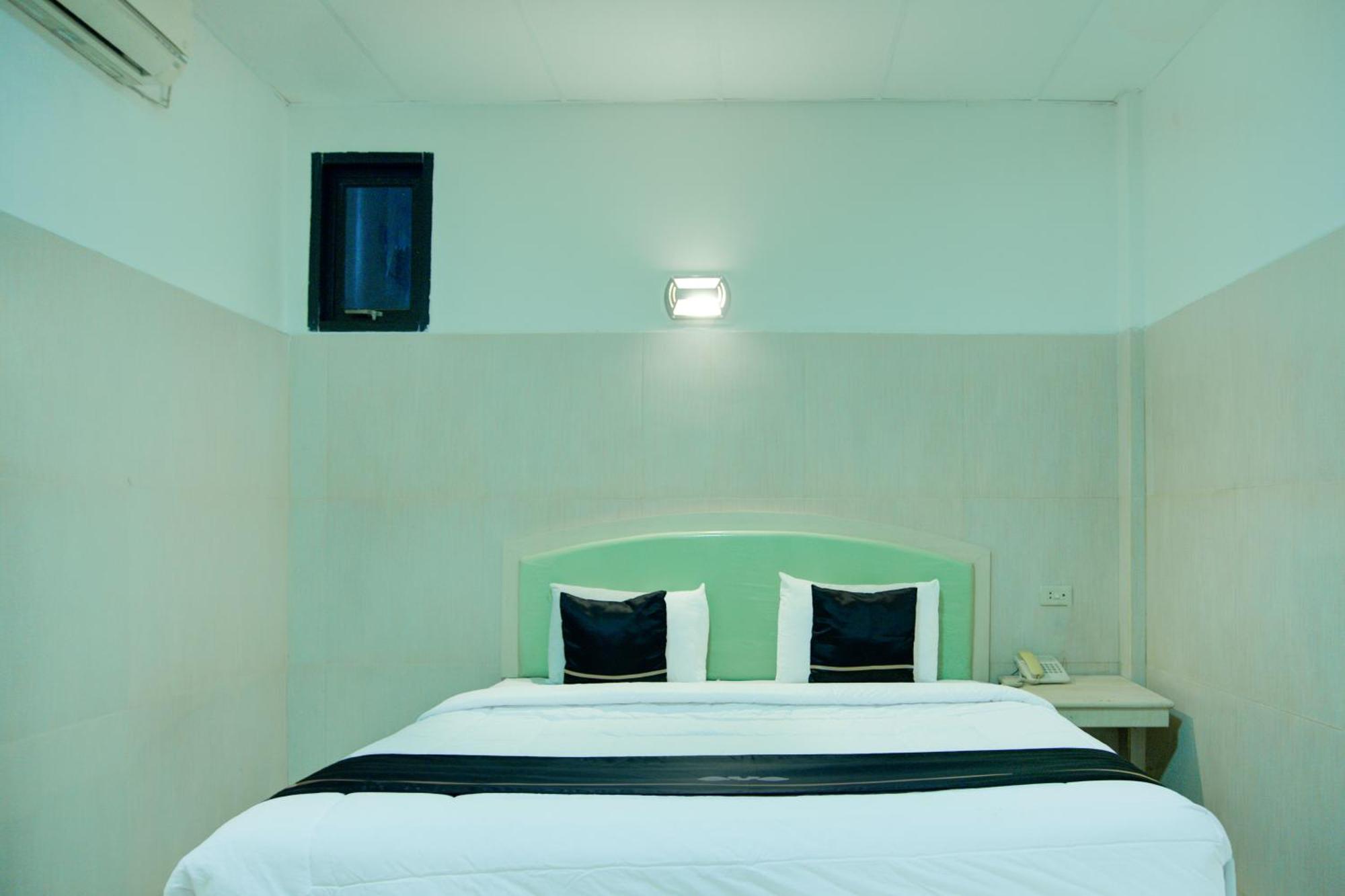Townhouse Oak Palembang Near Jembatan Ampera Formerly Azzura Hotel Exterior photo